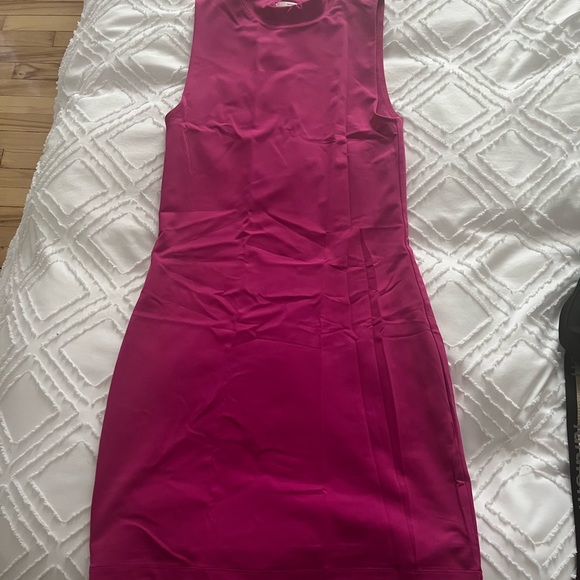 Brand new Aritzia Babaton Contour magenta dress. - Picture 3 of 3